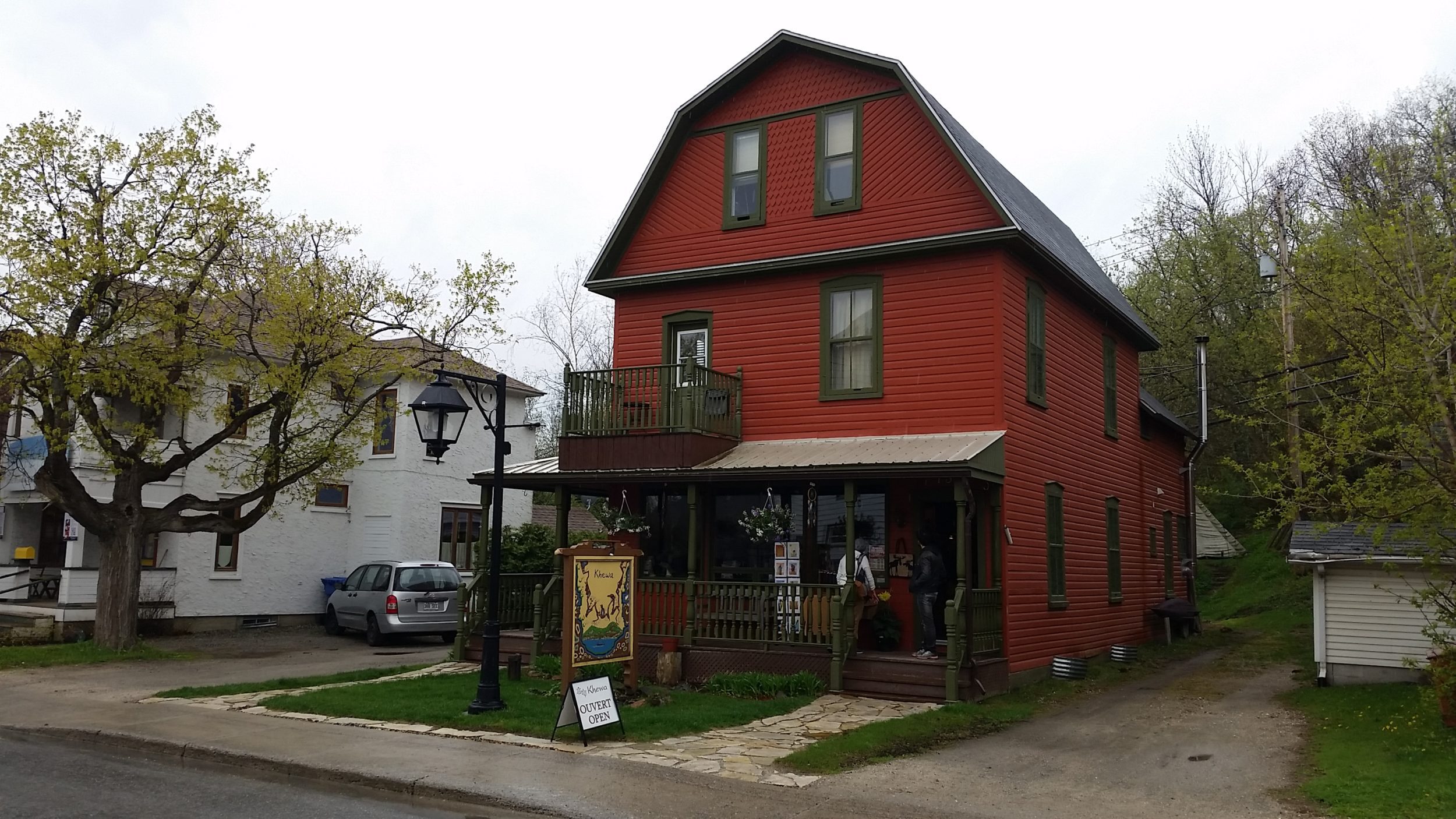 Khewa Indigenous Arts and Crafts Shop in Wakefield, Canada