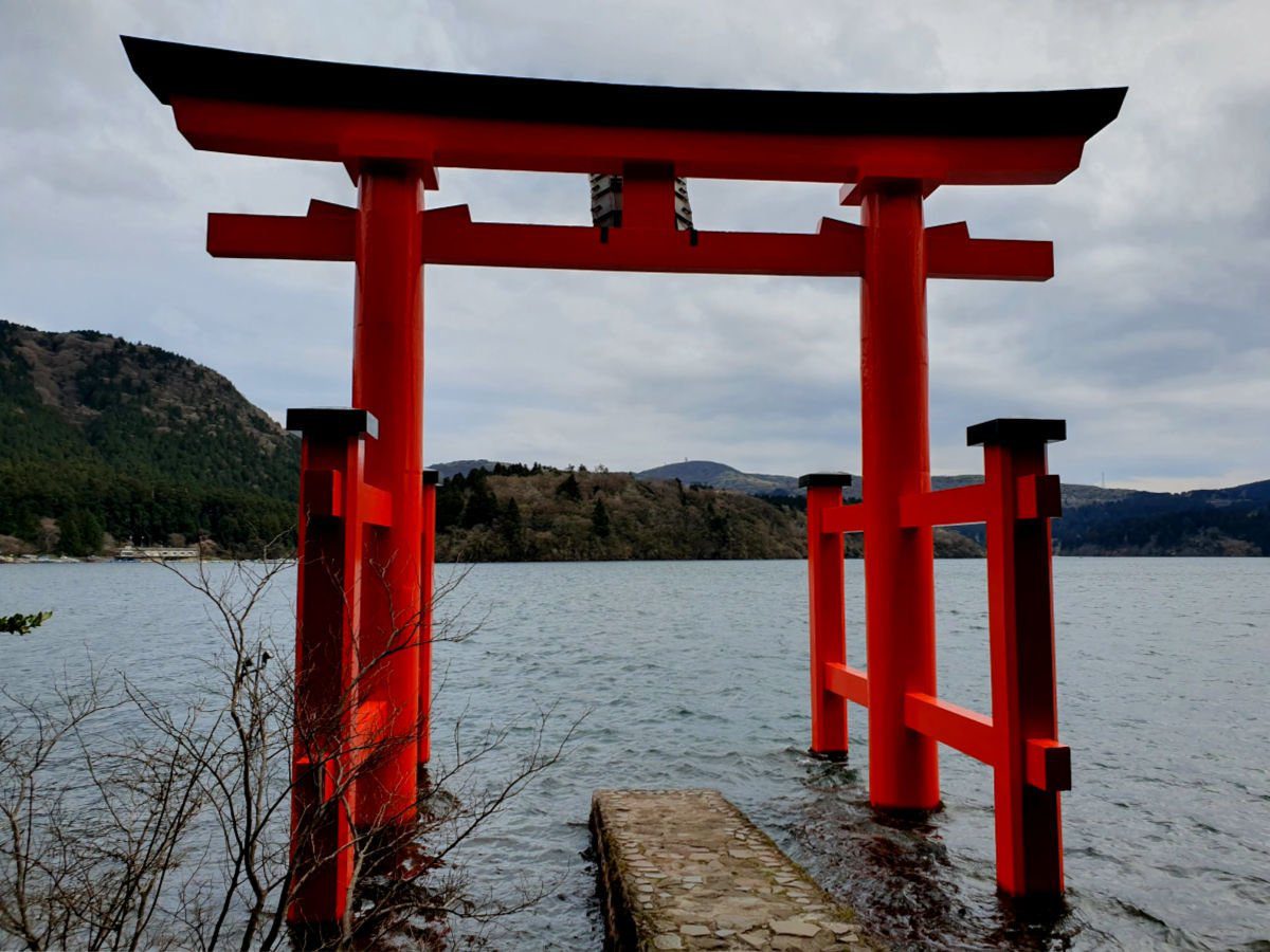 Hakone Shrine Torii Gate on Lake Ashi in Hakone
