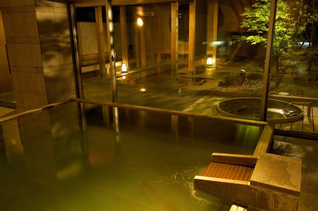 Hot spring baths at Kai Matsumoto. Photo credit to Hoshino Resorts
